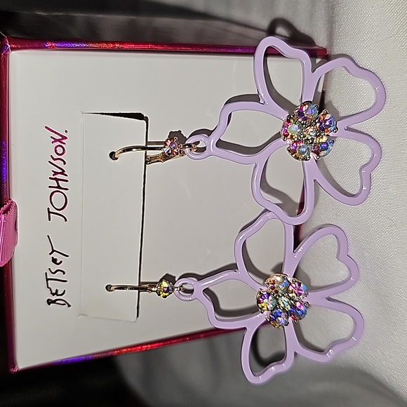 NWT BETSEY JOHNSON FLOWER EARRINGS 💜 - Picture 6 of 11